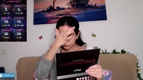 Snapshot of luara_ chatting on 12-22-25, 12:35 luara_ online show from 12-22-25, 12:35