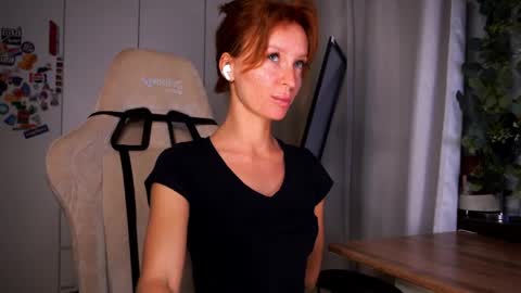 Snapshot of lubafox chatting on 05-24-26, 07:30 Luba online show from 05-24-26, 07:30
