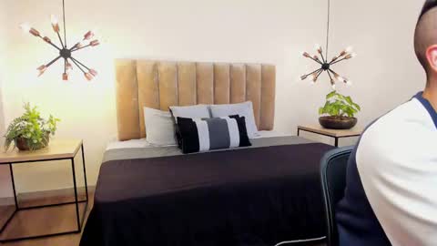 luca_morettii online show from 09-18-25, 12:07