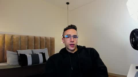 luca_morettii online show from 09-19-25, 12:17