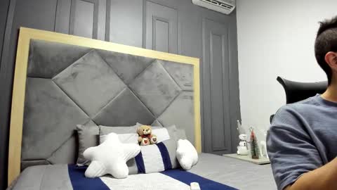 luca_morettii online show from 11-19-25, 12:16