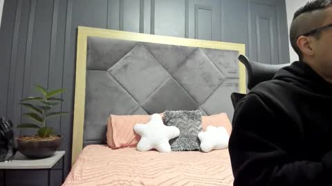 luca_morettii online show from 11-30-25, 12:42