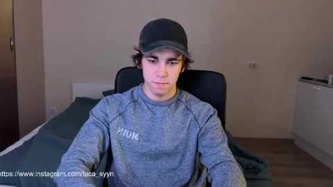 Snapshot of luca_syn chatting on 09-09-25, 04:28 Luca S online show from 09-09-25, 04:28