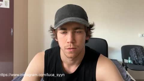 Snapshot of luca_syn chatting on 09-18-25, 11:45 Luca S online show from 09-18-25, 11:45