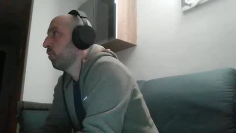 Snapshot of lucabeech88 chatting on 01-31-25, 08:22 Luca online show from 01-31-25, 08:22