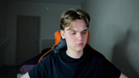 Lucas Gill online show from 03-09-25, 02:18