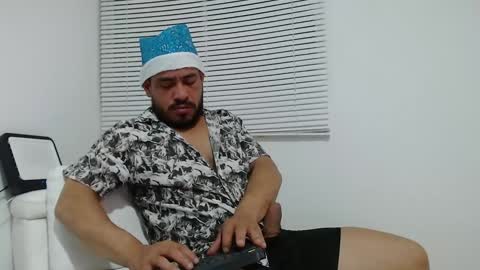 Snapshot of lucas_montesori chatting on 01-01-25, 06:15 Lucas Montesori online show from 01-01-25, 06:15