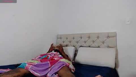 Snapshot of lucas_montesori chatting on 10-12-25, 04:33 Lucas Montesori online show from 10-12-25, 04:33