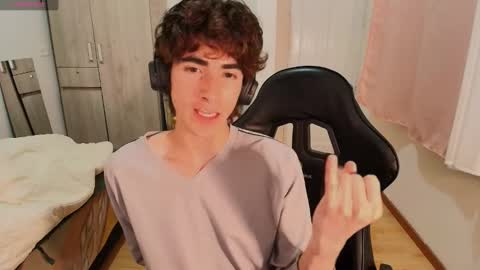 Snapshot of lucas_xo chatting on 09-13-25, 04:23 lucas_xo online show from 09-13-25, 04:23