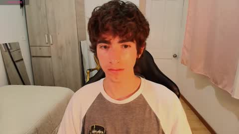 Snapshot of lucas_xo chatting on 09-15-25, 02:44 lucas_xo online show from 09-15-25, 02:44