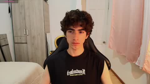 Snapshot of lucas_xo chatting on 09-21-25, 01:51 lucas_xo online show from 09-21-25, 01:51