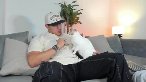 LUCA SANTOS online show from 01-15-25, 04:36