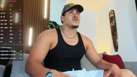 Snapshot of lucasanto_ chatting on 05-12-26, 05:48 LUCA SANTOS online show from 05-12-26, 05:48
