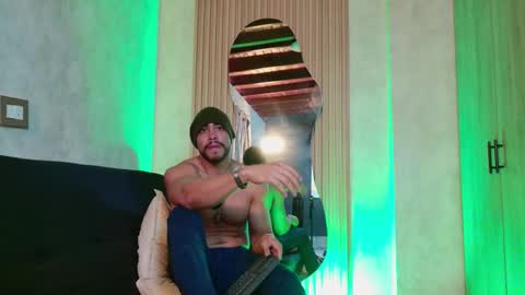 Snapshot of lucho_garcia chatting on 03-19-26, 07:18 Lucho online show from 03-19-26, 07:18