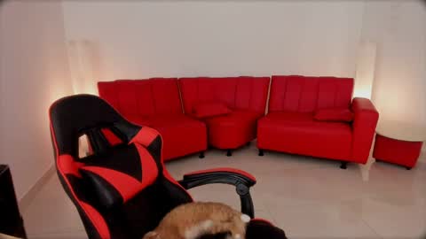 Snapshot of lucia_amores chatting on 06-04-26, 10:27 Luci online show from 06-04-26, 10:27
