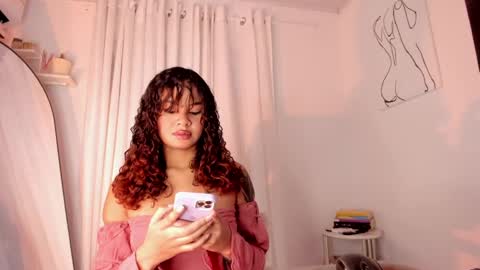 Snapshot of lucia_lee_ chatting on 01-06-25, 06:10 Lucia online show from 01-06-25, 06:10