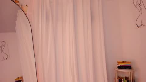 Snapshot of lucia_lee_ chatting on 01-16-25, 08:57 Lucia online show from 01-16-25, 08:57