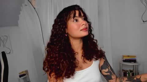 Snapshot of lucia_lee_ chatting on 01-16-25, 11:59 Lucia online show from 01-16-25, 11:59