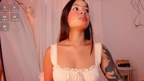 Snapshot of lucia_lee_ chatting on 01-26-25, 05:34 Lucia online show from 01-26-25, 05:34