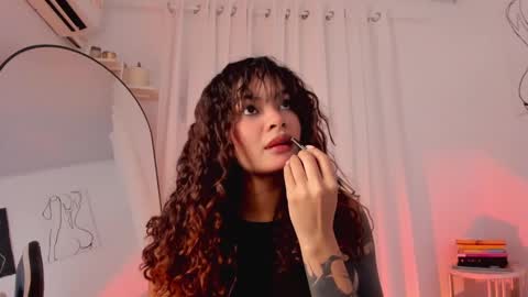 Snapshot of lucia_lee_ chatting on 01-31-25, 07:18 Lucia online show from 01-31-25, 07:18