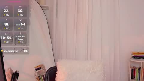 Snapshot of lucia_lee_ chatting on 02-07-25, 09:15 Lucia online show from 02-07-25, 09:15