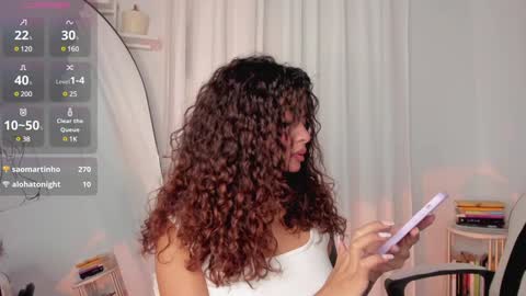 Snapshot of lucia_lee_ chatting on 02-08-25, 12:17 Lucia online show from 02-08-25, 12:17