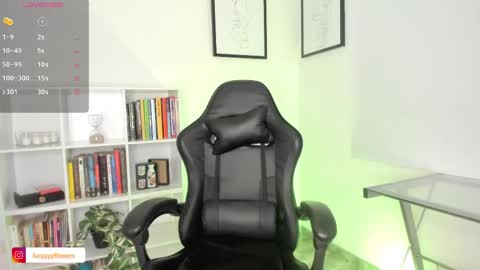 Snapshot of lucia_lee_ chatting on 03-22-26, 09:40 Lucia online show from 03-22-26, 09:40