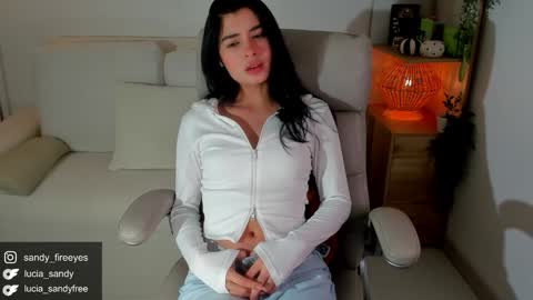 Snapshot of lucia_sandy chatting on 10-22-25, 10:53 Lu Intagramsandy fireeyes online show from 10-22-25, 10:53