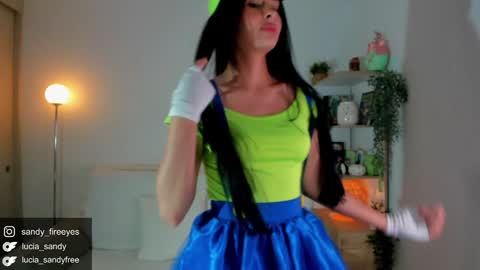 Snapshot of lucia_sandy chatting on 10-29-25, 10:55 Lu Intagramsandy fireeyes online show from 10-29-25, 10:55
