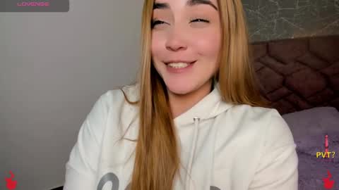 Snapshot of lucia_star_ chatting on 12-10-24, 01:00 lucia star online show from 12-10-24, 01:00