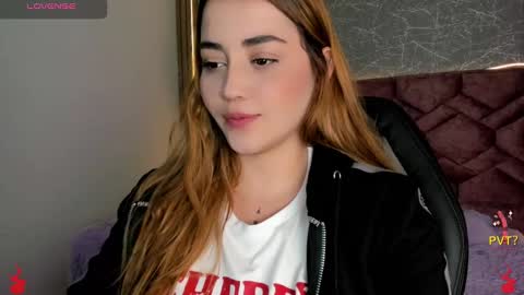 Snapshot of lucia_star_ chatting on 01-02-25, 01:19 lucia star online show from 01-02-25, 01:19