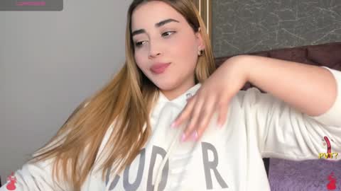 Snapshot of lucia_star_ chatting on 01-14-25, 08:04 lucia star online show from 01-14-25, 08:04