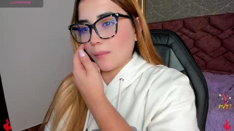 Snapshot of lucia_star_ chatting on 01-21-25, 06:12 lucia star online show from 01-21-25, 06:12