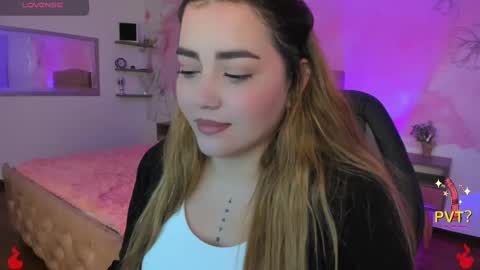 Snapshot of lucia_star_ chatting on 02-13-25, 02:45 lucia star online show from 02-13-25, 02:45