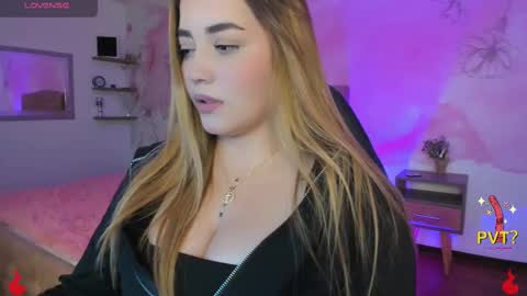 Snapshot of lucia_star_ chatting on 02-16-25, 02:09 lucia star online show from 02-16-25, 02:09