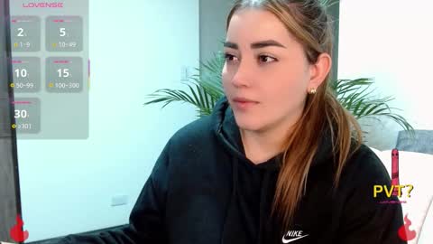 Snapshot of lucia_star_ chatting on 10-19-25, 11:49 lucia star online show from 10-19-25, 11:49