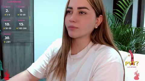 Snapshot of lucia_star_ chatting on 10-28-25, 02:48 lucia star online show from 10-28-25, 02:48