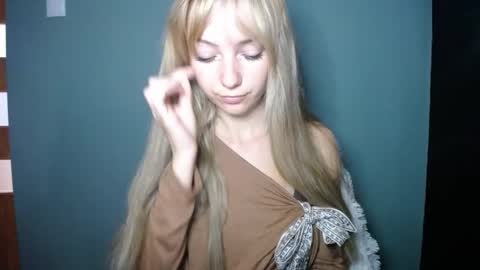 Lucy online show from 09-25-25, 07:34