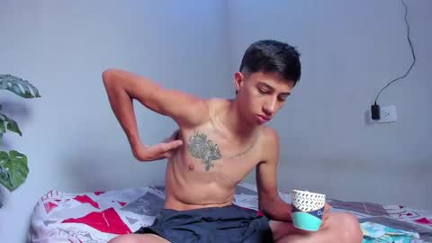 Snapshot of lucian_davii chatting on 05-12-26, 12:46 Pirulo online show from 05-12-26, 12:46