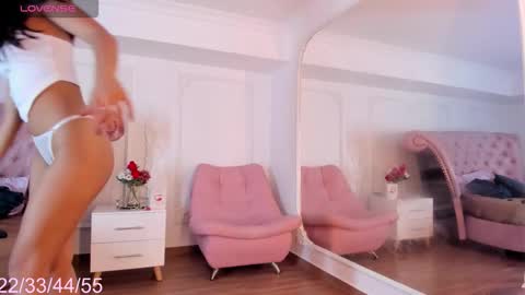 Snapshot of luciana_roa chatting on 09-23-25, 08:23 Luciana online show from 09-23-25, 08:23