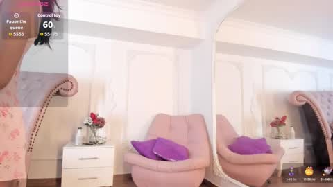 Snapshot of luciana_roa chatting on 09-29-25, 08:35 Luciana online show from 09-29-25, 08:35