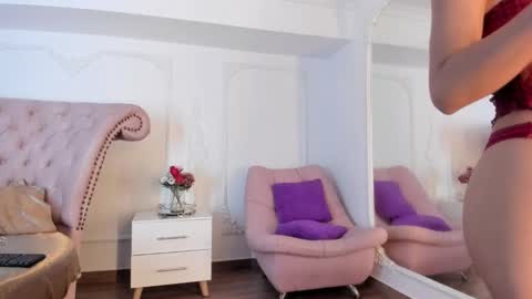 Snapshot of luciana_roa chatting on 09-30-25, 08:25 Luciana online show from 09-30-25, 08:25