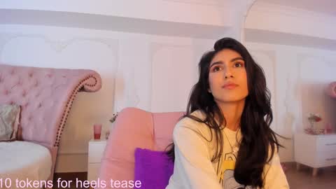 Snapshot of luciana_roa chatting on 10-01-25, 08:15 Luciana online show from 10-01-25, 08:15