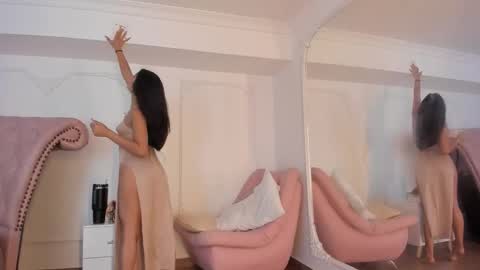 Snapshot of luciana_roa chatting on 10-12-25, 05:34 Luciana online show from 10-12-25, 05:34