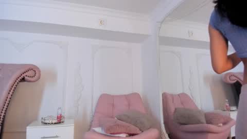 Snapshot of luciana_roa chatting on 10-18-25, 08:31 Luciana online show from 10-18-25, 08:31