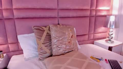  lucia wallace  online show from 02-28-25, 02:09