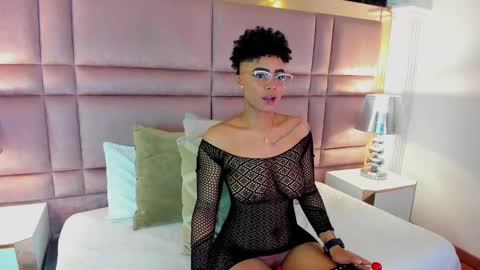  lucia wallace  online show from 09-21-25, 09:27