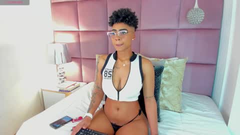  lucia wallace  online show from 10-19-25, 12:44