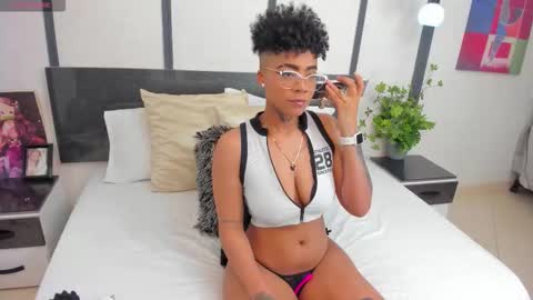  lucia wallace  online show from 11-28-25, 11:40