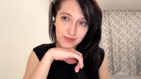 Snapshot of lucibeveridge chatting on 10-28-25, 04:09 Mary online show from 10-28-25, 04:09